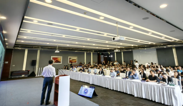 PG电子官网WAIC2025芯海科技卢国建大旨演讲：以大数据、“芯”生态重构AI(图3)